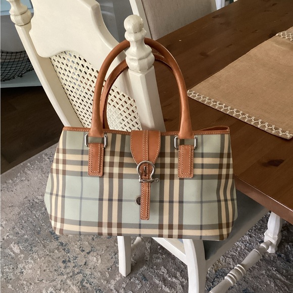 Burberry bag - Picture 1 of 13